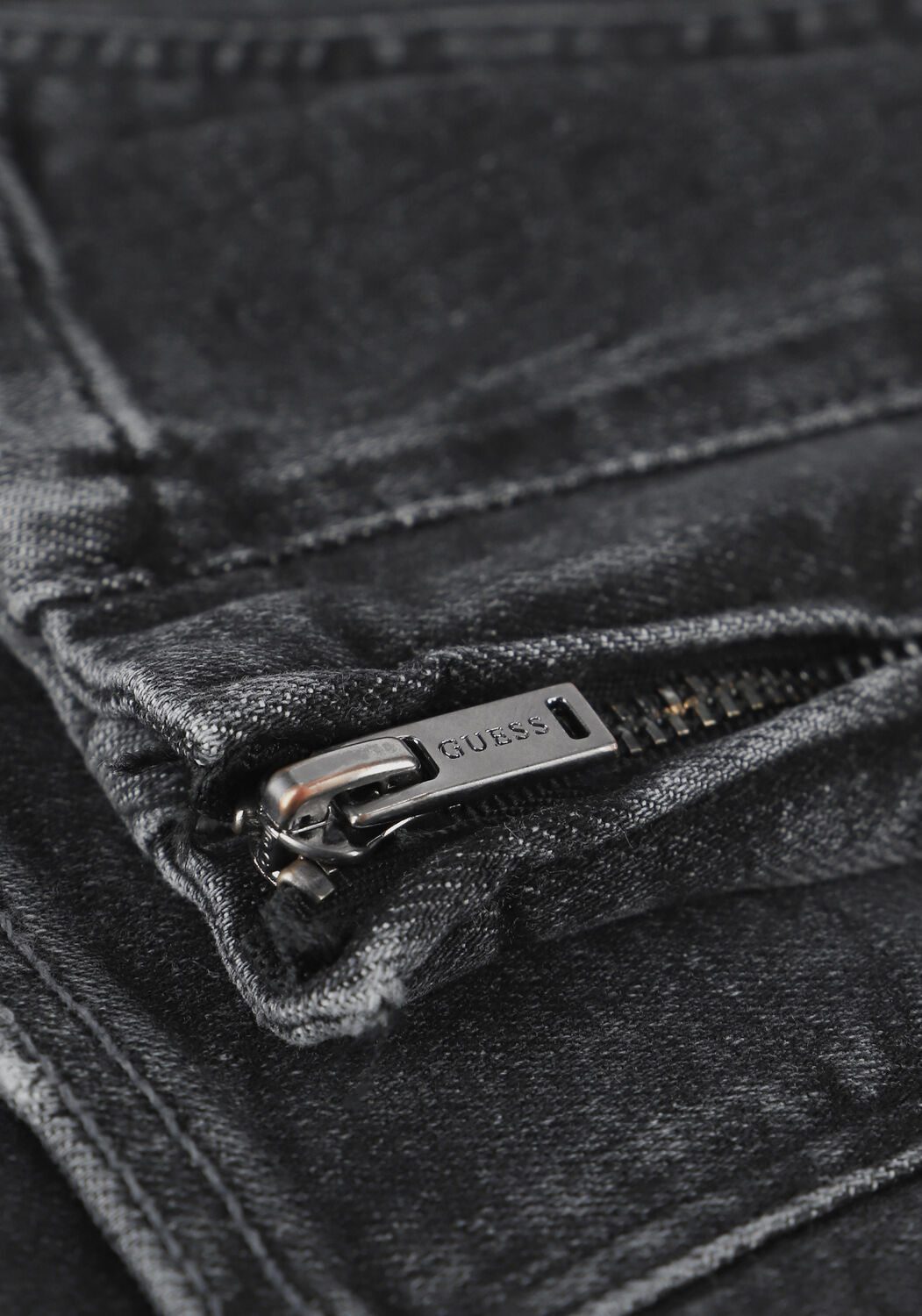 Schwarze GUESS Skinny jeans 1981 BOTTOM ZIP - large