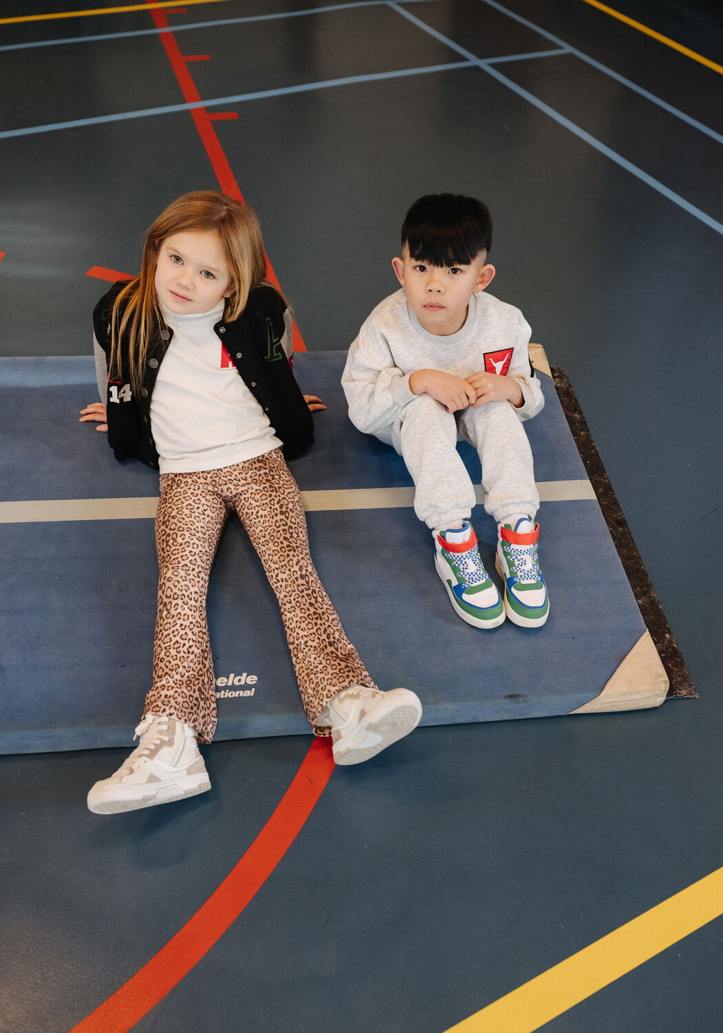 Braune ALIX MINI Schlaghose KIDS KNITTED ANIMAL RIB FLARED PANTS - large