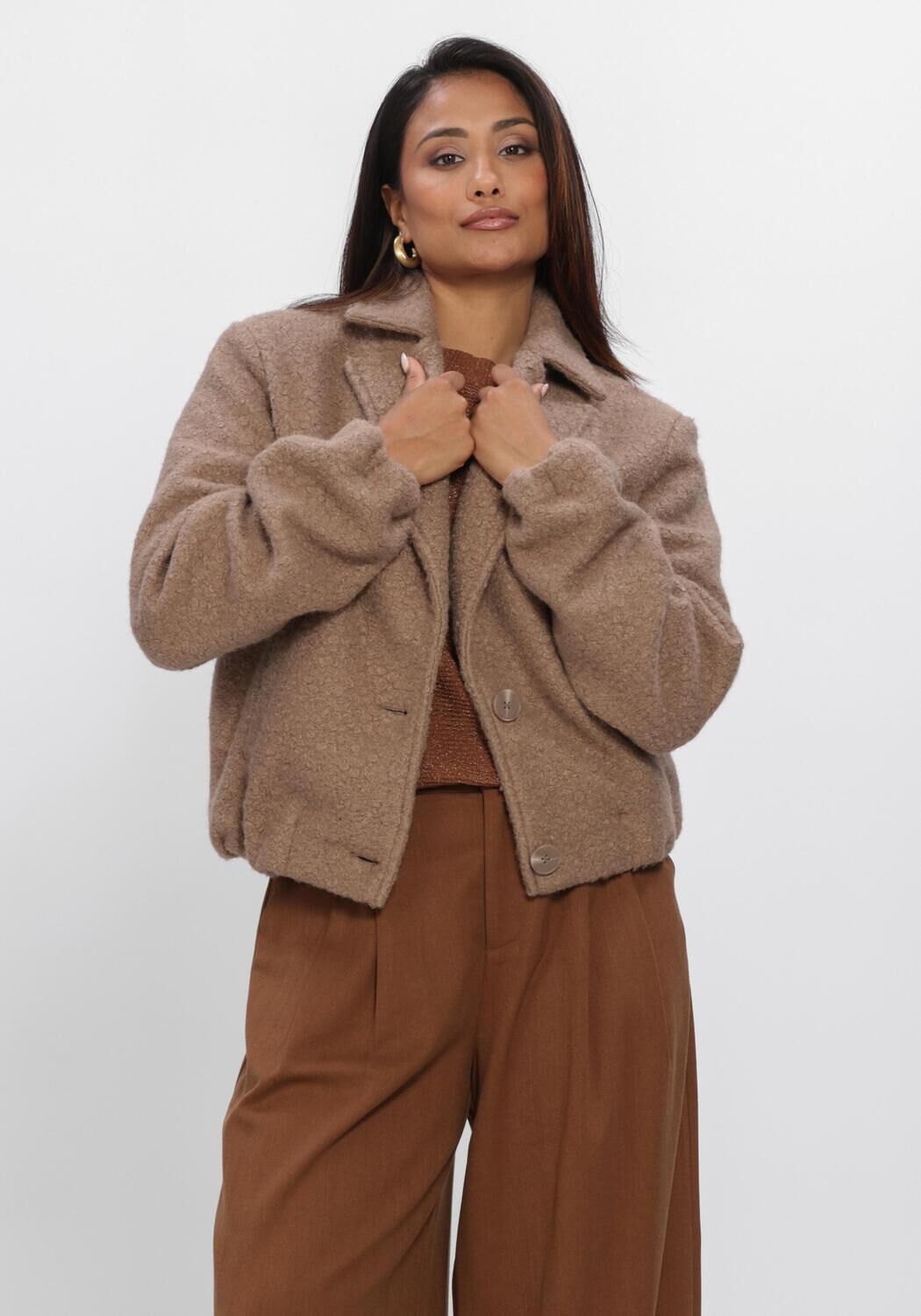 Camelfarbene NUKUS Teddy-Jacke MADELIN JACKET BOUCLE - large