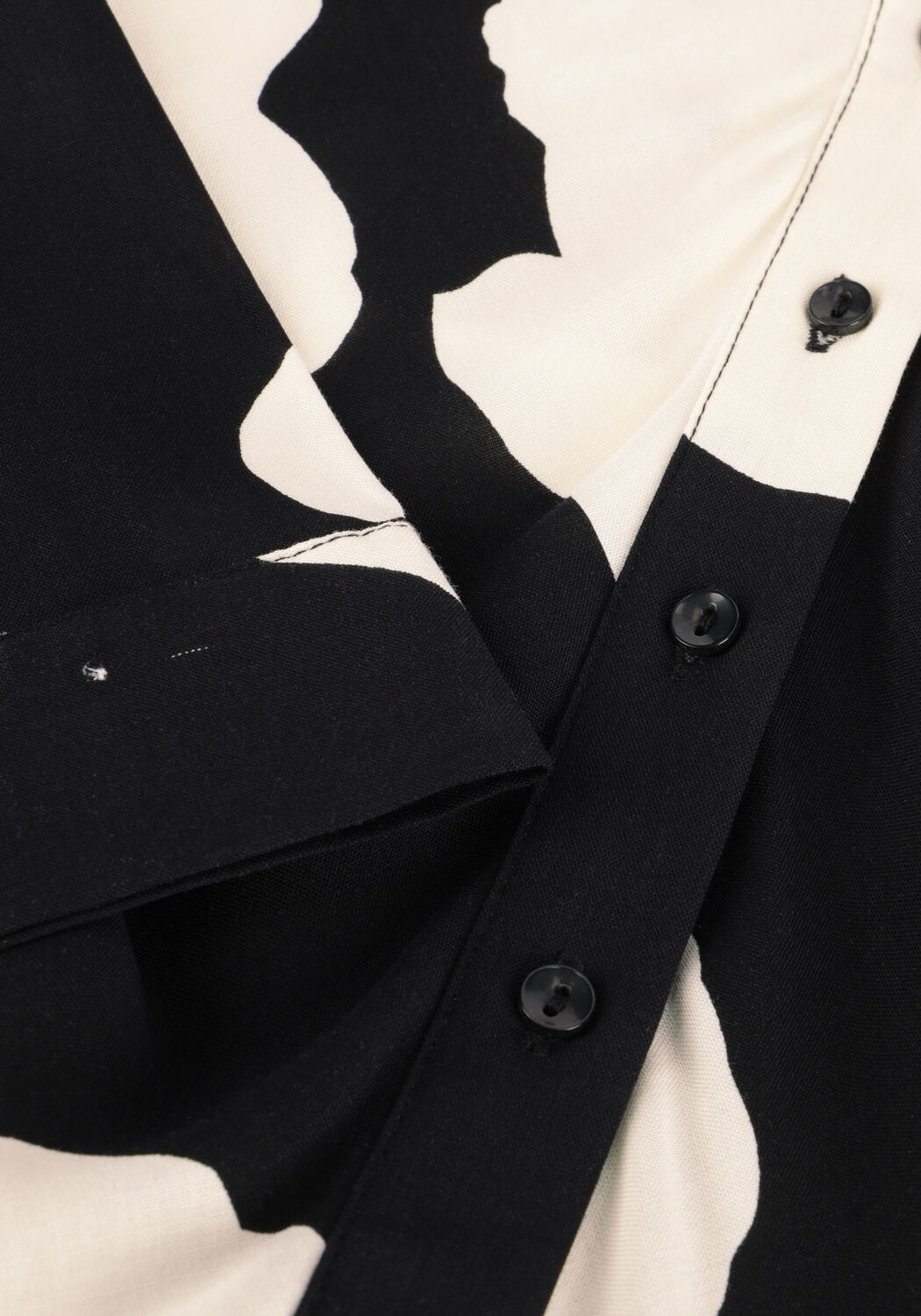 Schwarze Y.A.S. Maxikleid YASSAVANNA LONG SHIRT DRESS S. - large