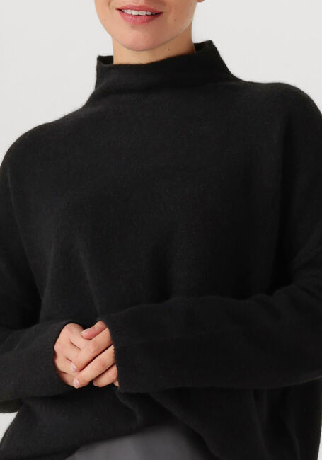Schwarze KNIT-TED Pullover KIM - large