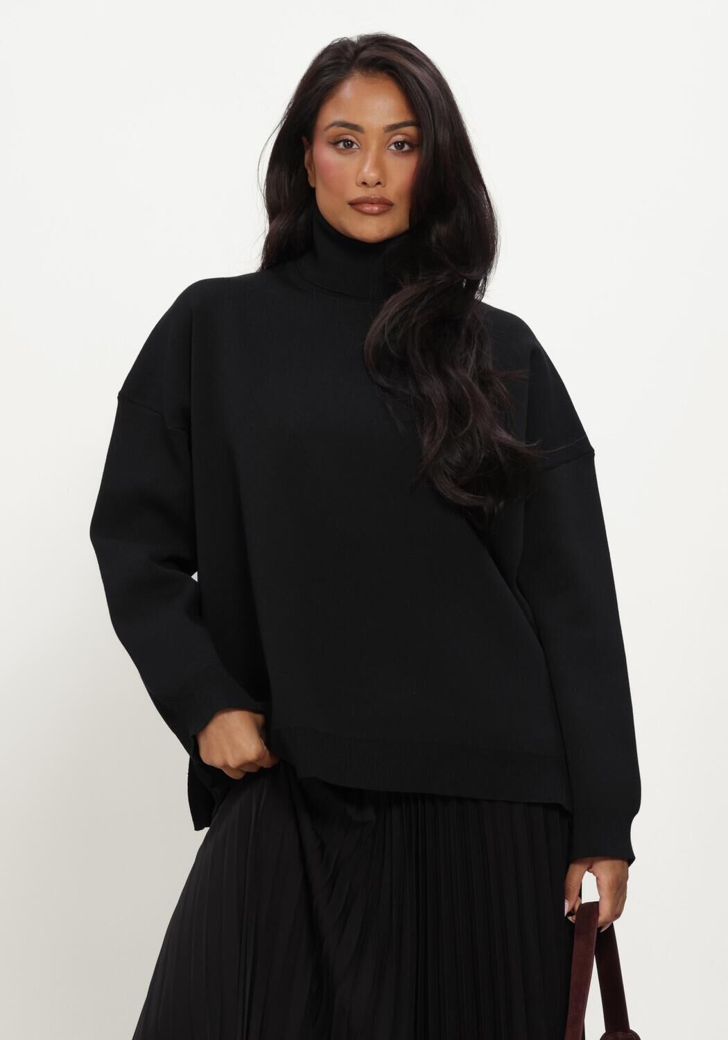 Schwarze OMODA ATELIER Pullover OM-DANA X QUINTY - large
