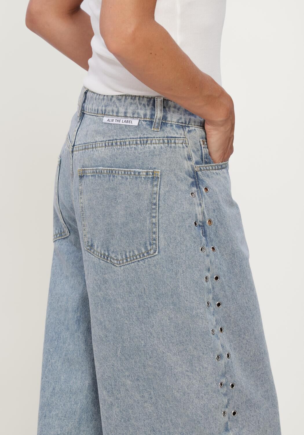 Blaue ALIX THE LABEL Jeans LADIES WOVEN STUDDED BARREL DENIM PANTS - large