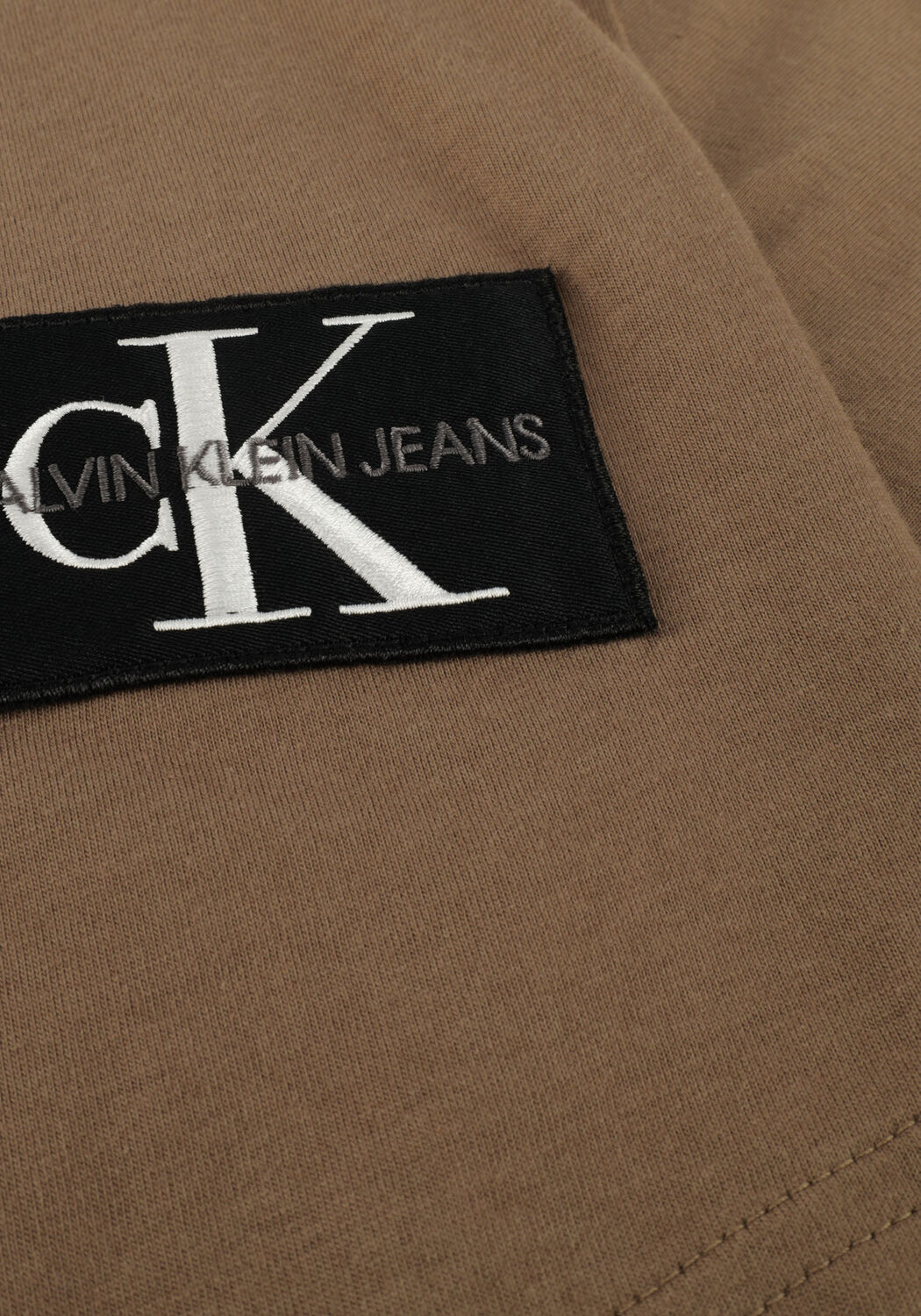 Braune CALVIN KLEIN T-shirt BADGE TURN UP SLEEVE - large