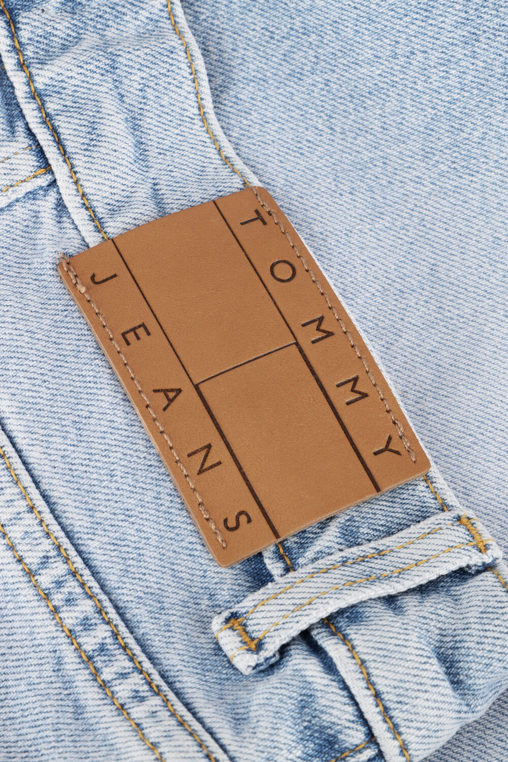 Hellblau TOMMY JEANS Kurze Hosen MOM SHORT BI0112 - large