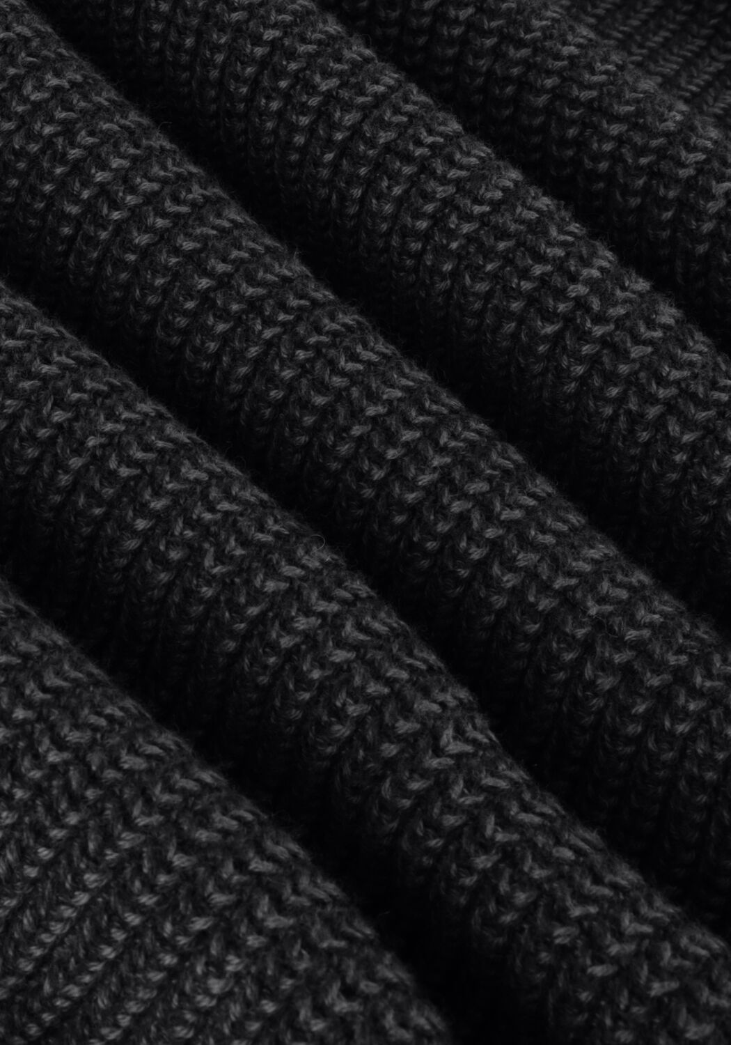 Schwarze TOMMY JEANS Pullover TJM REG TONAL XS BADGE SWEATER - large