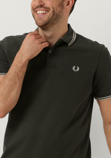 Grüne FRED PERRY Polo-Shirt THE TWIN TIPPED FRED PERRY SHIRT - large