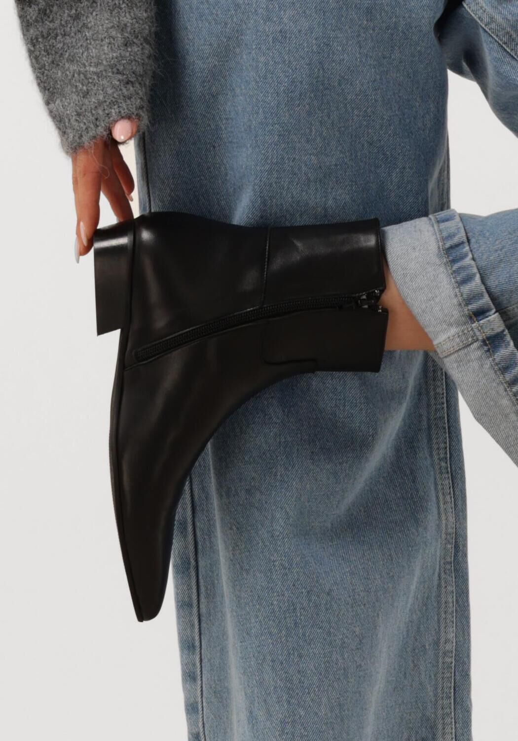 Schwarze TORAL Stiefeletten BELINDA - large