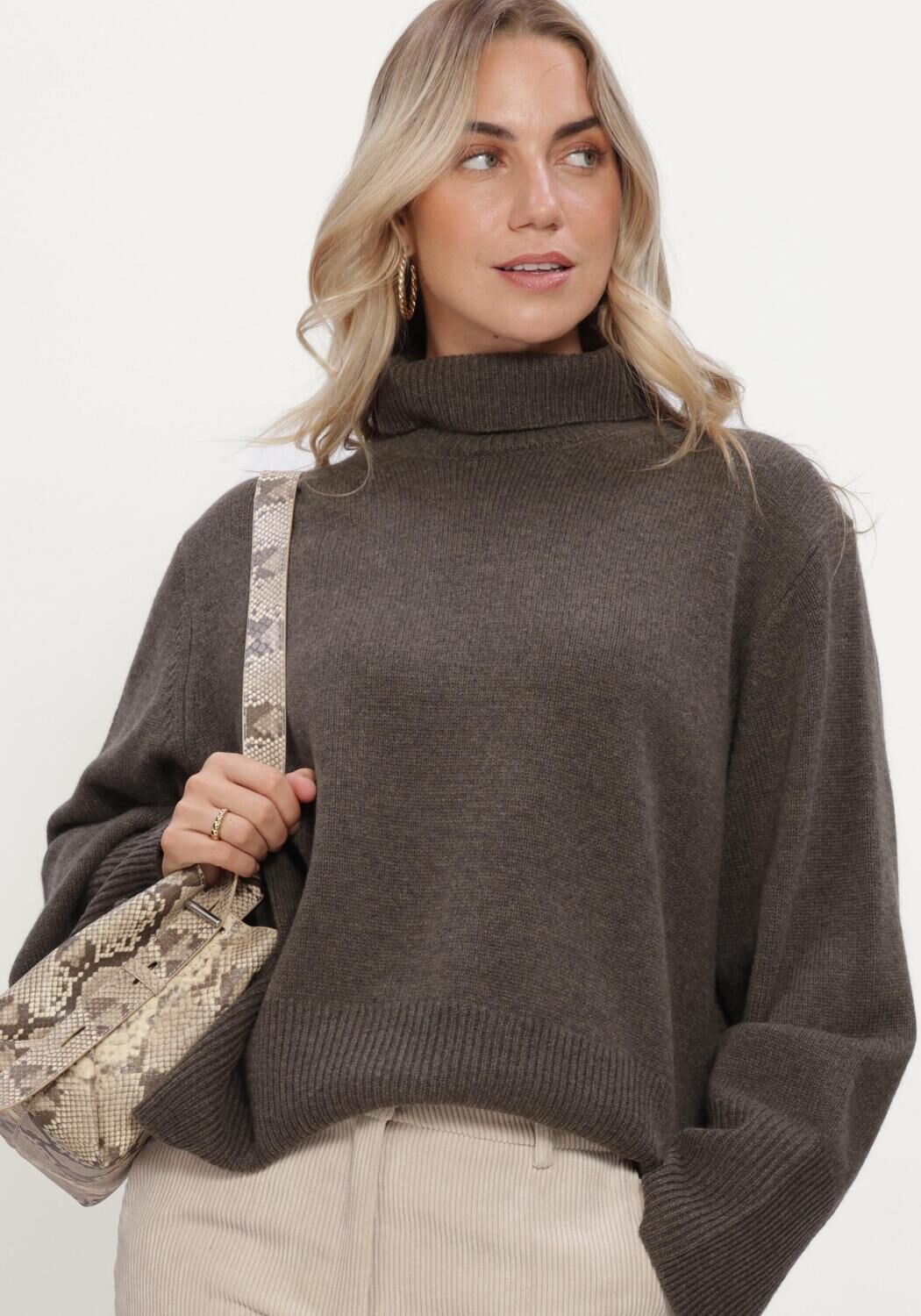 Schwarze SECOND FEMALE Rollkragenpullover ALPHA KNIT T-NECK - large
