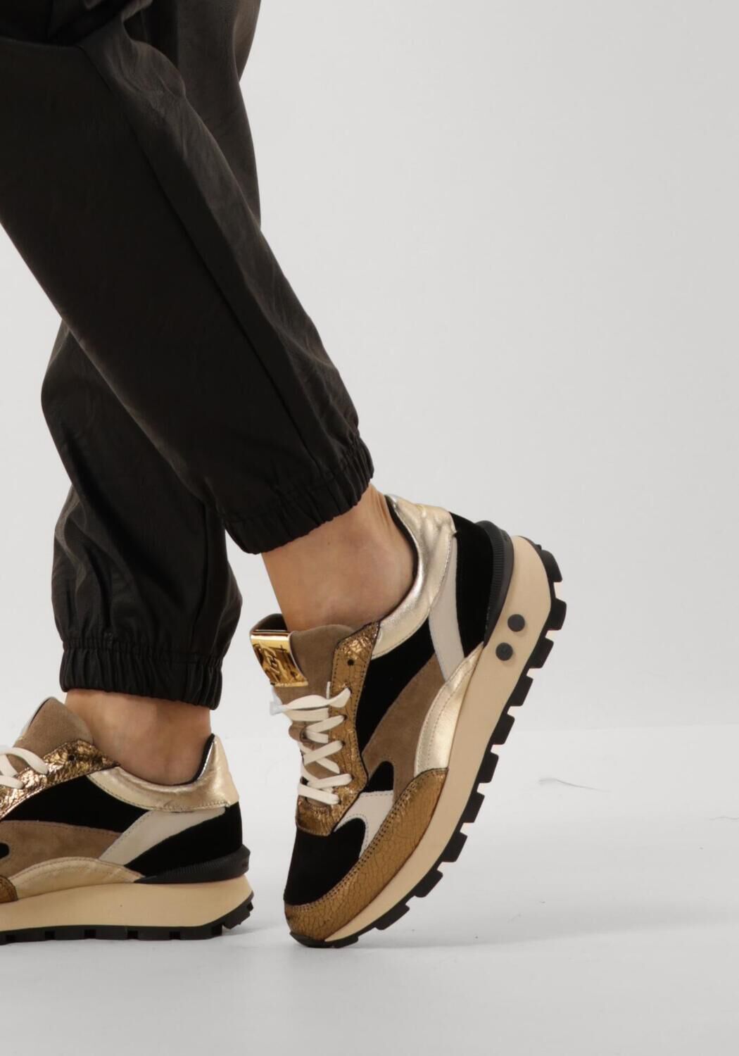 Goldfarbene FLORIS VAN BOMMEL Sneaker SFW-10098 BLOKKI - large