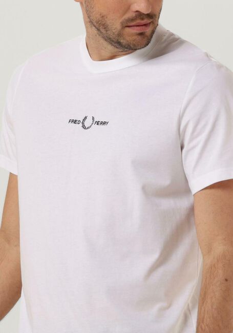 Weiße FRED PERRY T-shirt EMBROIDERED T-SHIRT - large