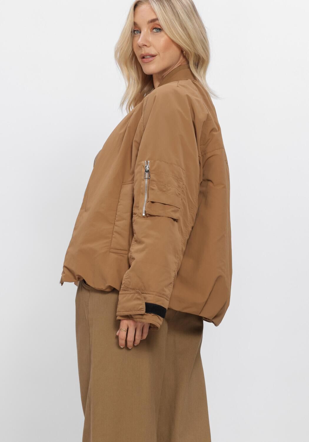 Camelfarbene WITHBLACK Jack WBLGRAPPY BOMBER - large