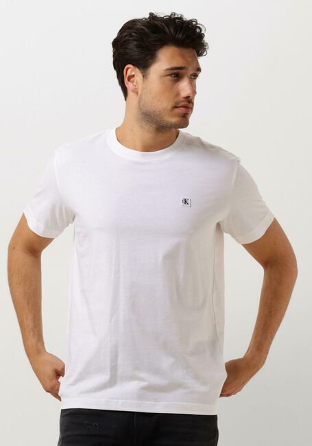 Weiße CALVIN KLEIN T-shirt CK EMBRO BADGE TEE - large