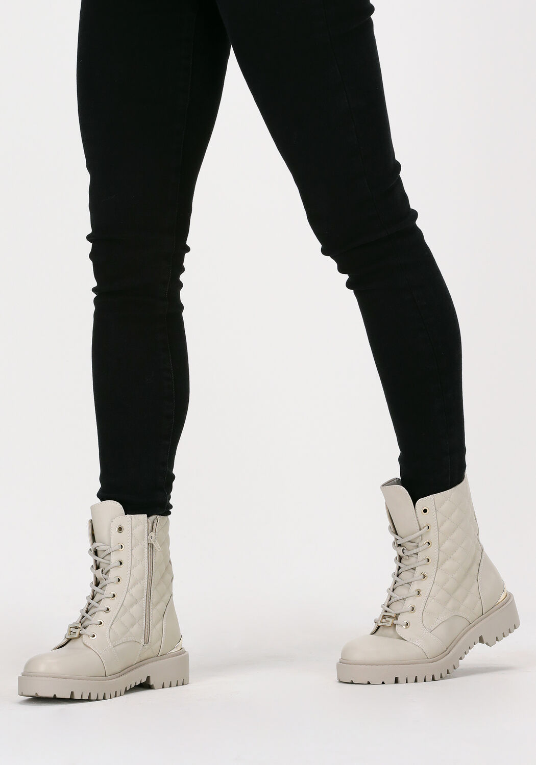 Wei&szlig;e GUESS Schn&uuml;rboots OMALA - large