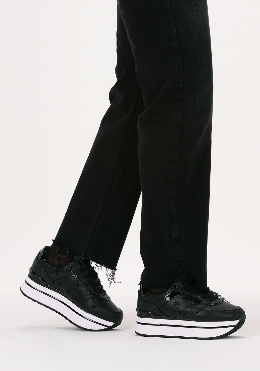 Schwarze GUESS Sneaker Low HANSIN - large