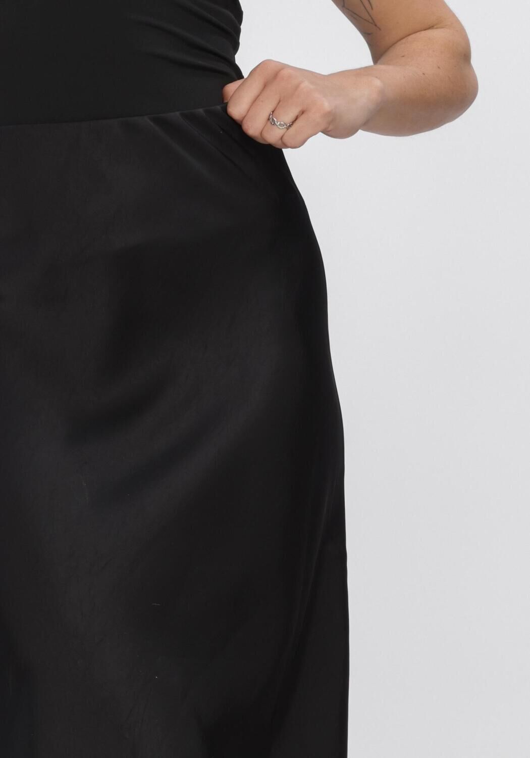Schwarze NEO NOIR Maxirock VICKY HEAVY SATEEN SKIRT - large