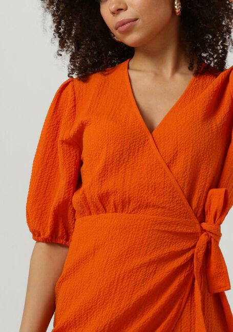Orangene ANOTHER LABEL Maxikleid CAMILLE BUBBLE DRESS - large