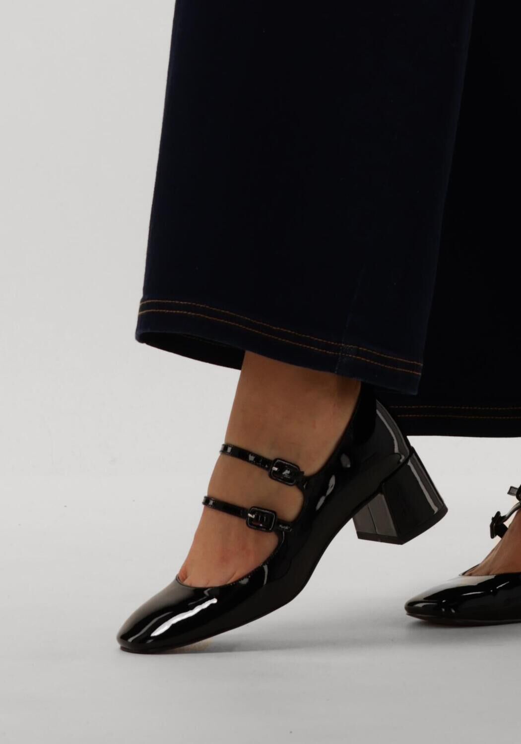 Schwarze BIBI LOU Pumps 632Z20VK - large