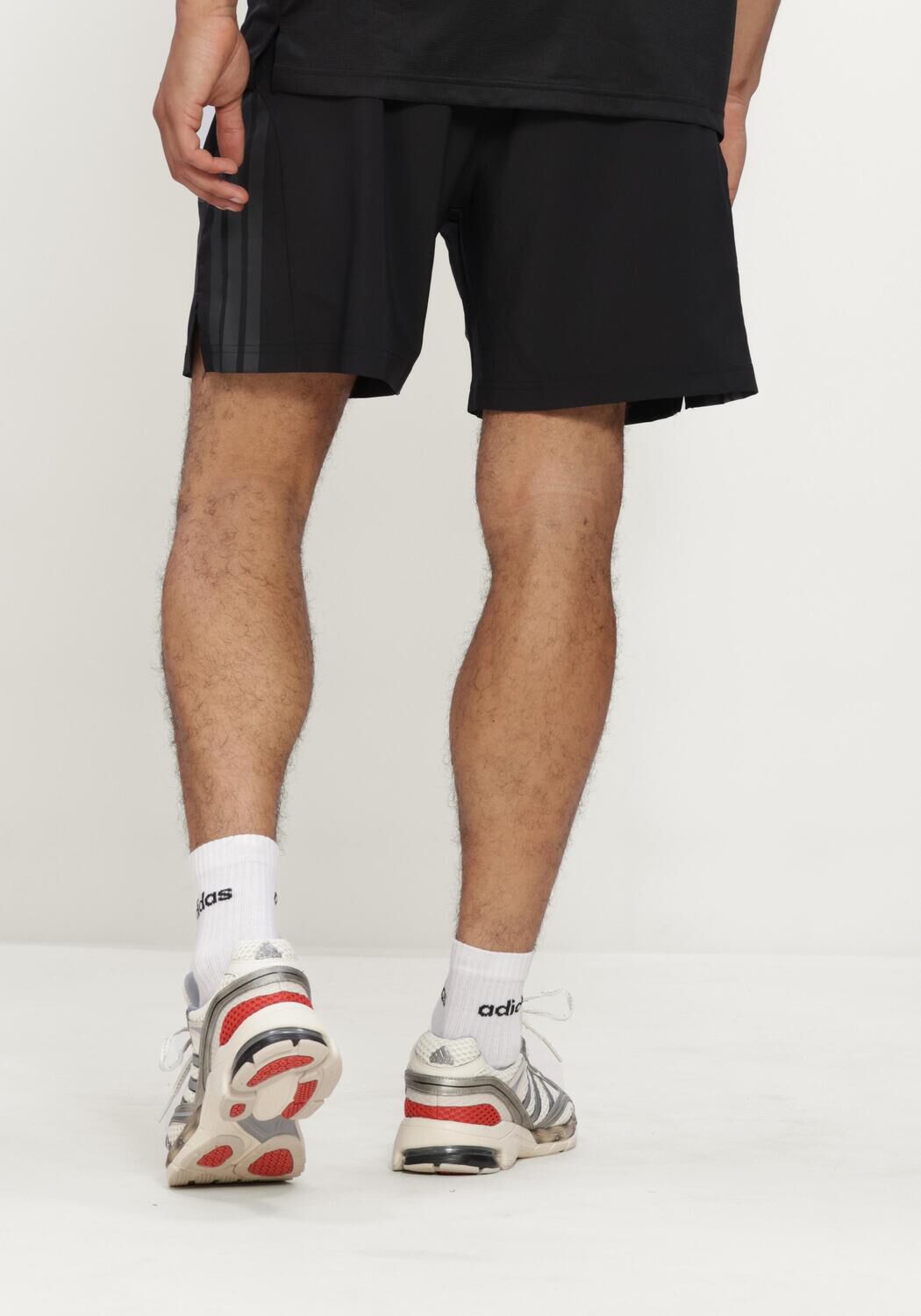 Schwarze ADIDAS Kurze Hose TECHESS 3S SHORT - large