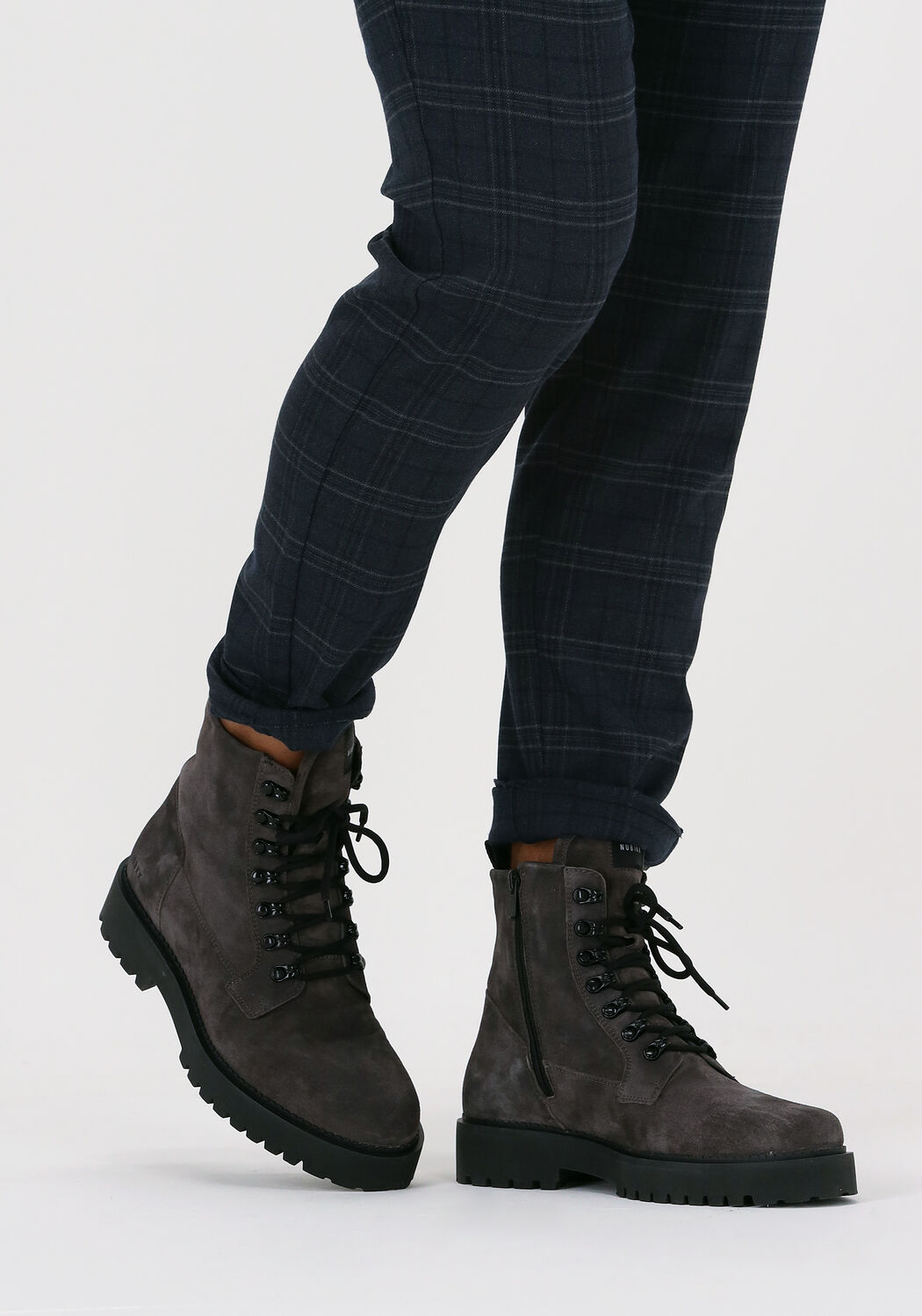 Graue NUBIKK Schn&uuml;rboots LOGAN HARBOR - large