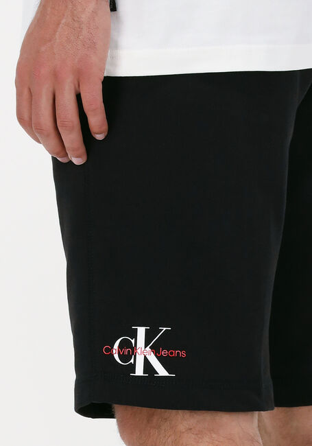 Schwarze CALVIN KLEIN Kurze Hose MONOGRAM LOGO HWK SHORT - large