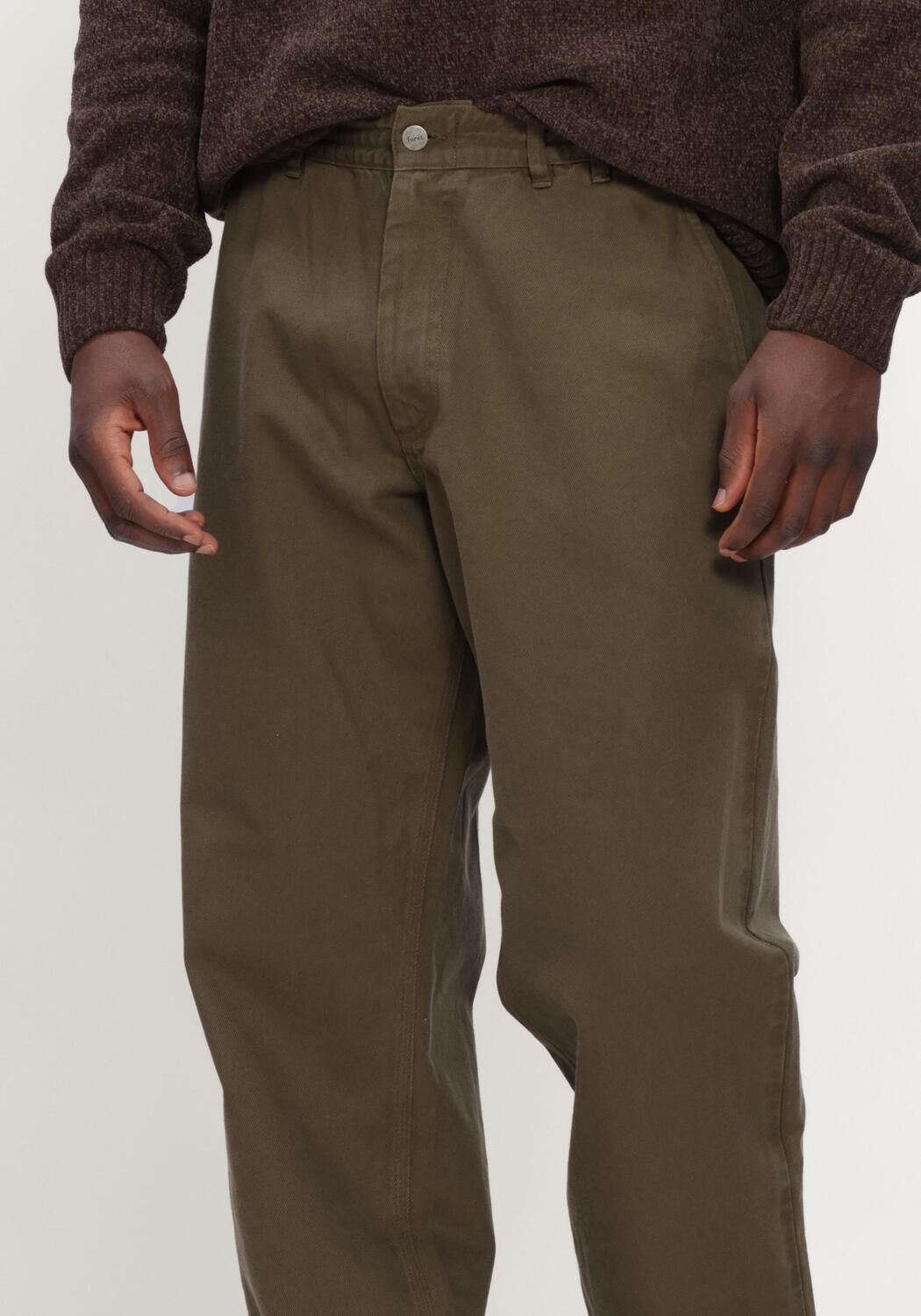 Gr&uuml;ne FOR&Eacute;T Chino CLAY TWILL PANTS - large
