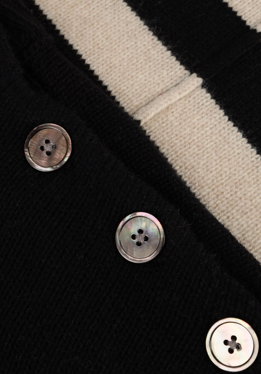 Schwarze RUBY TUESDAY Pullover VIEJE BUTTON SHOULDER PULLOVER - large