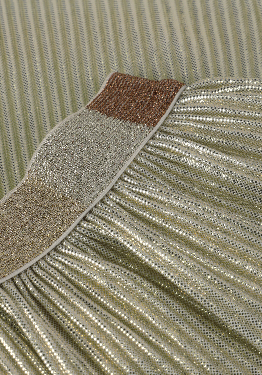 Goldfarbene LIKE FLO Minirock SARA PLISSE SKIRT - large