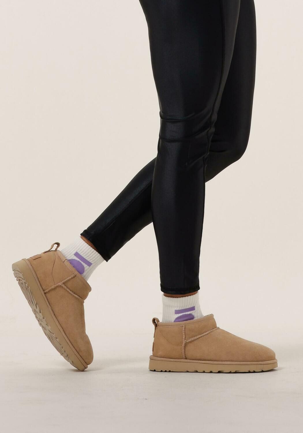 Beige UGG Winterstiefel W CLASSIC ULTRA MINI - large