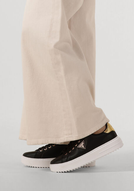 Schwarze GUESS Sneaker Low DENESA - large