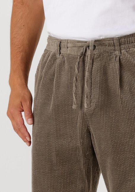 Grüne ANERKJENDT Hose AKJAN CORD PLEAT PANTS - large