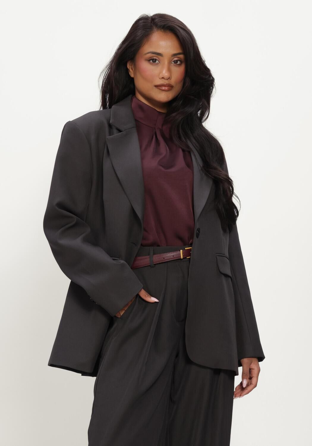Schwarze OMODA ATELIER Blazer OM-JACKIE X QUINTY - large