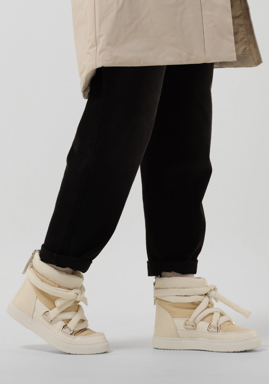 Wei&szlig;e INUIKII Snowboots PUFFER LACES - large