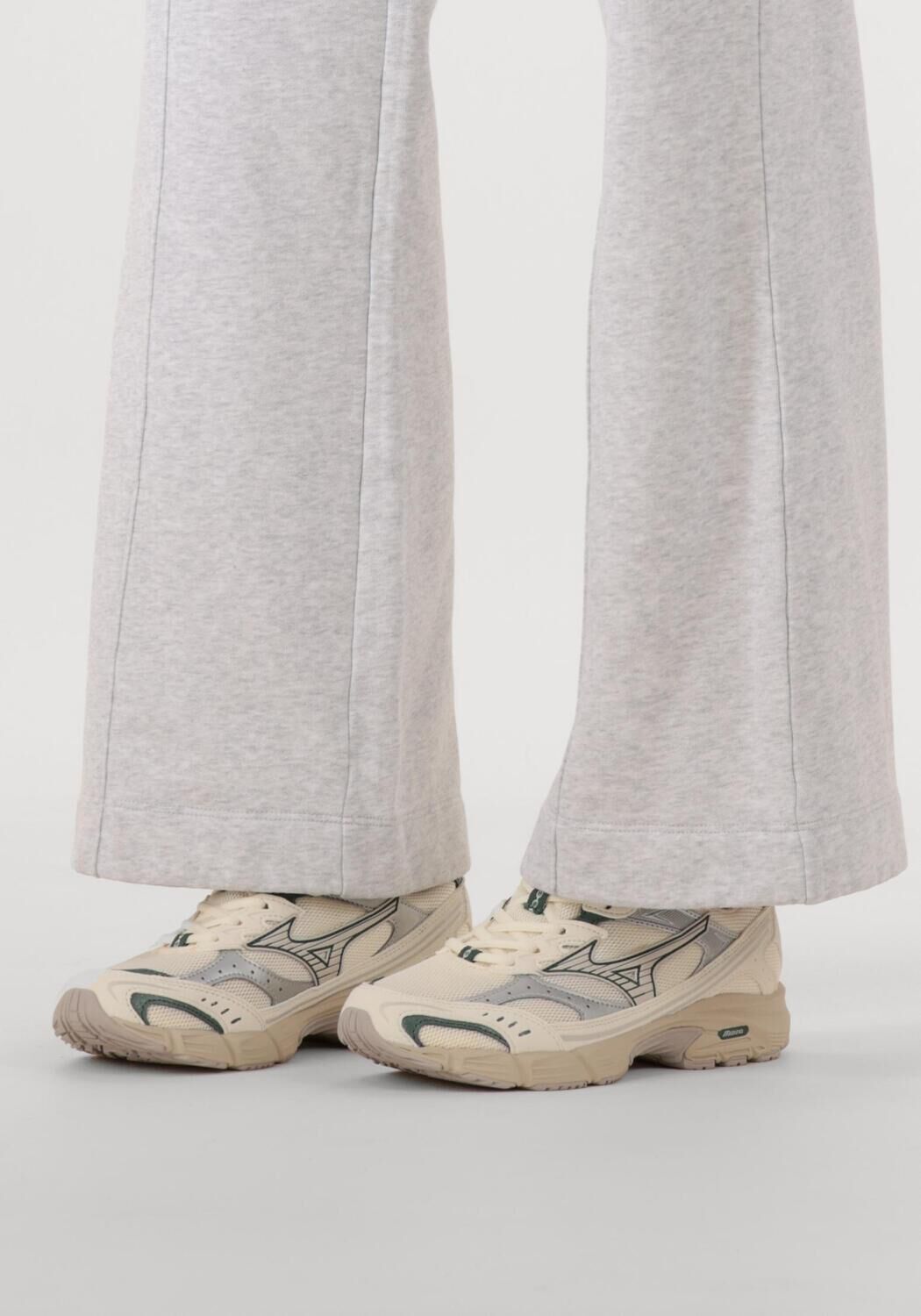 Wei&szlig;e MIZUNO Sneaker Low MXR DAMES - large