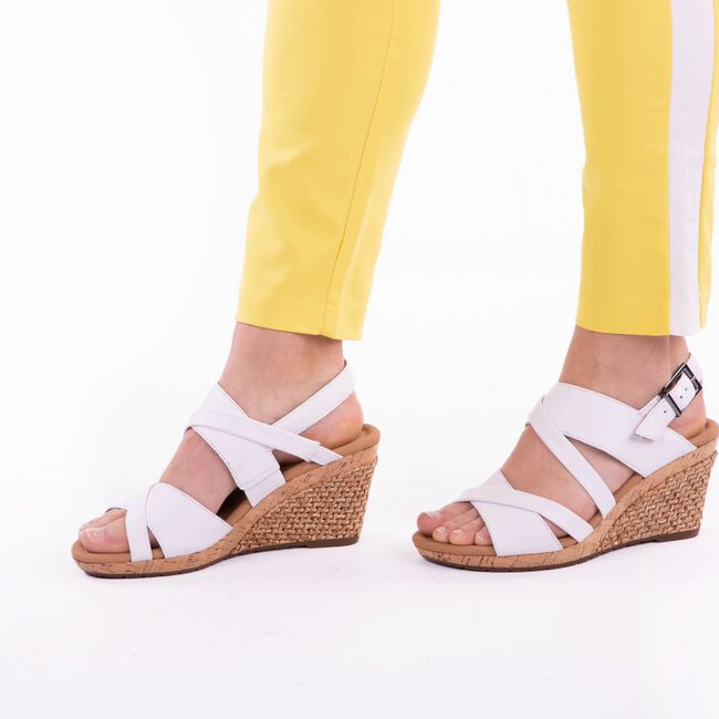 Weiße GABOR Flache Sandalen 822 Weiße GABOR Flache Sandalen 822 - large