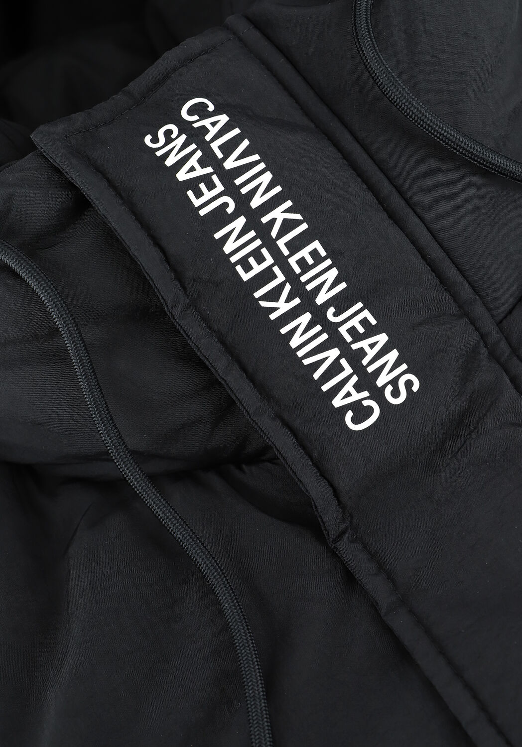 Schwarze CALVIN KLEIN Wattierte Jack SUSTAINABLE CRINKLE PARKA - large