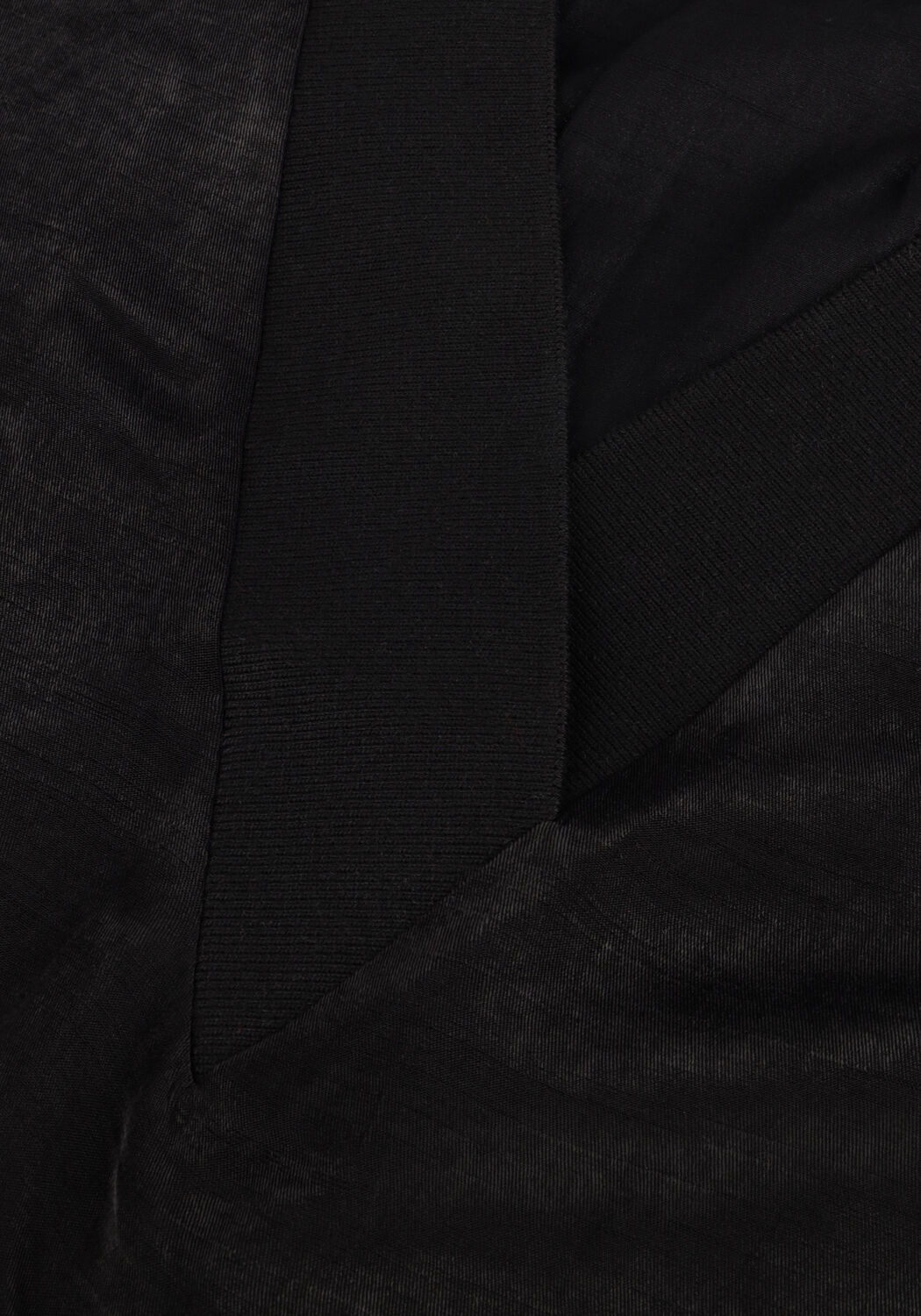 Schwarze MINUS Top LIRENE V-NECK BLOUSE - large