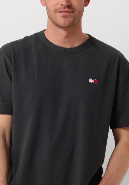 Graue TOMMY JEANS T-shirt TJM REG BADGE TEE EX - large