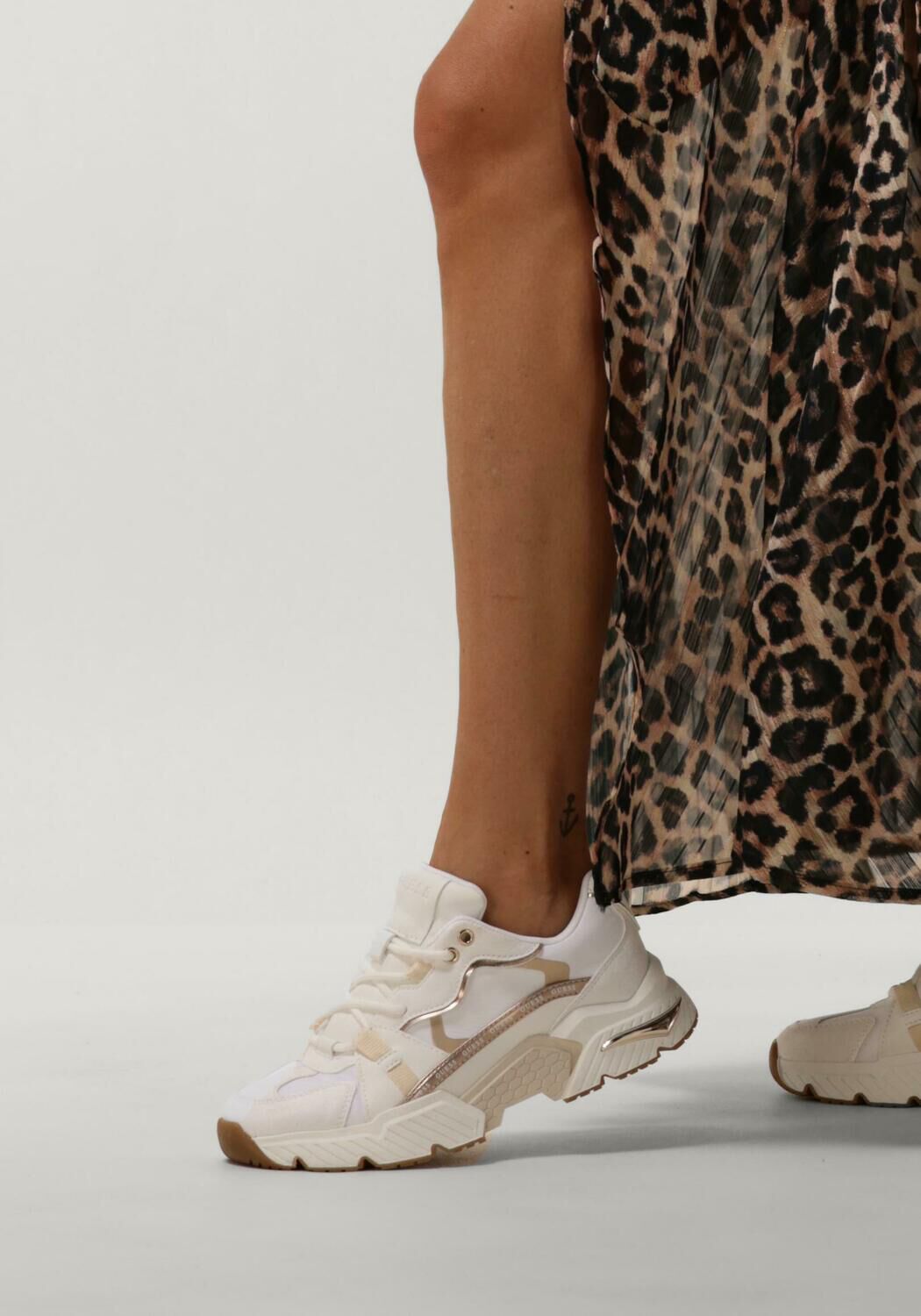 Wei&szlig;e GUESS Sneaker Low CARRLI - large