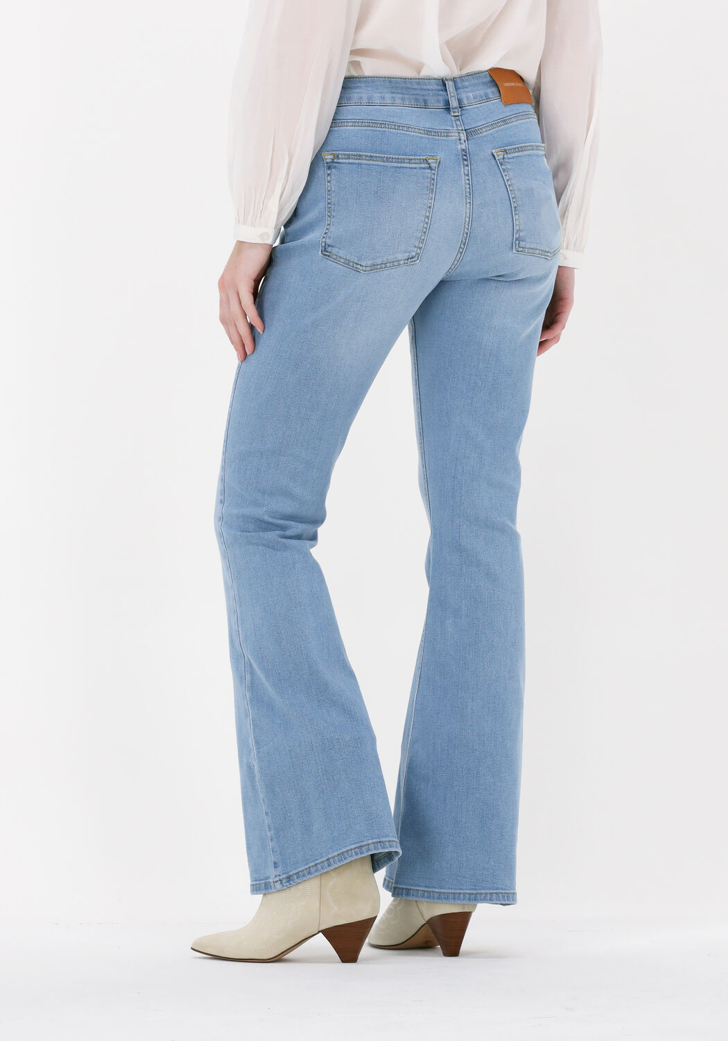 Damen Bekleidung Jeans Capri-Jeans und cropped Jeans FABIENNE CHAPOT Denim Flared Jeans Eva Flare Jeansda in Schwarz 