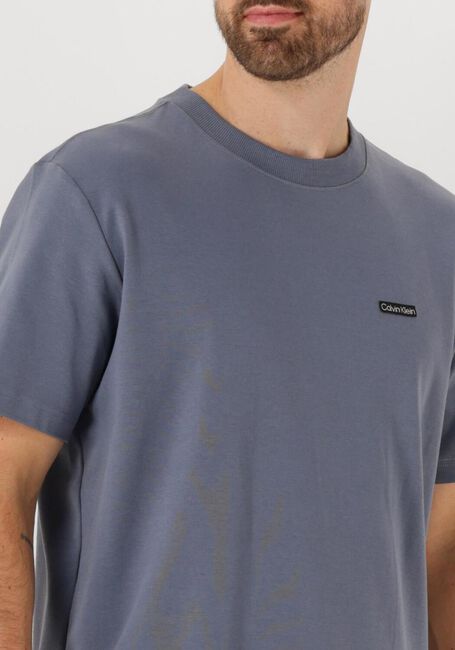 Graue CALVIN KLEIN T-shirt CALVIN KLEIN LABEL TEE - large