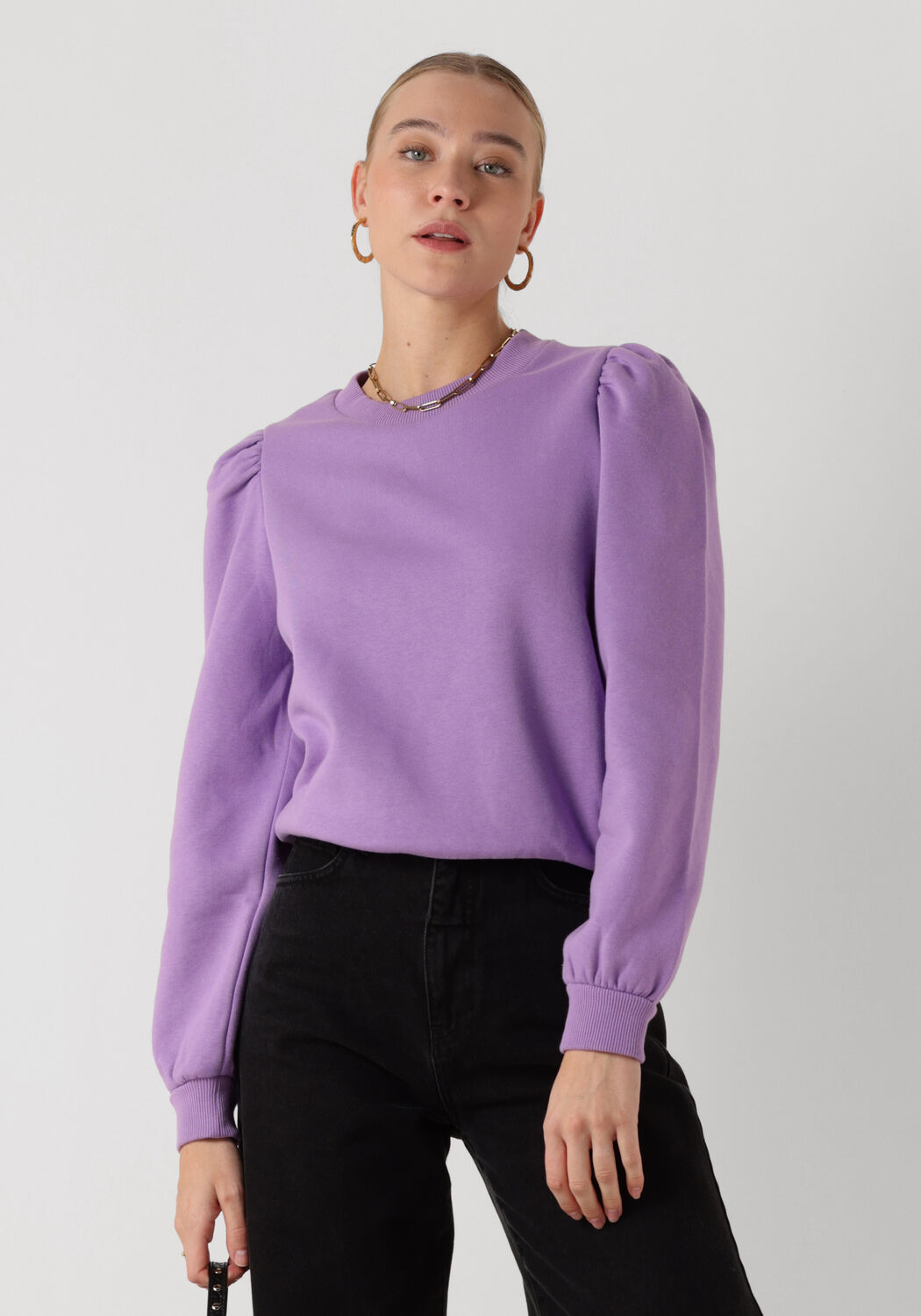 lila second female sweatshirt carmelle sweat