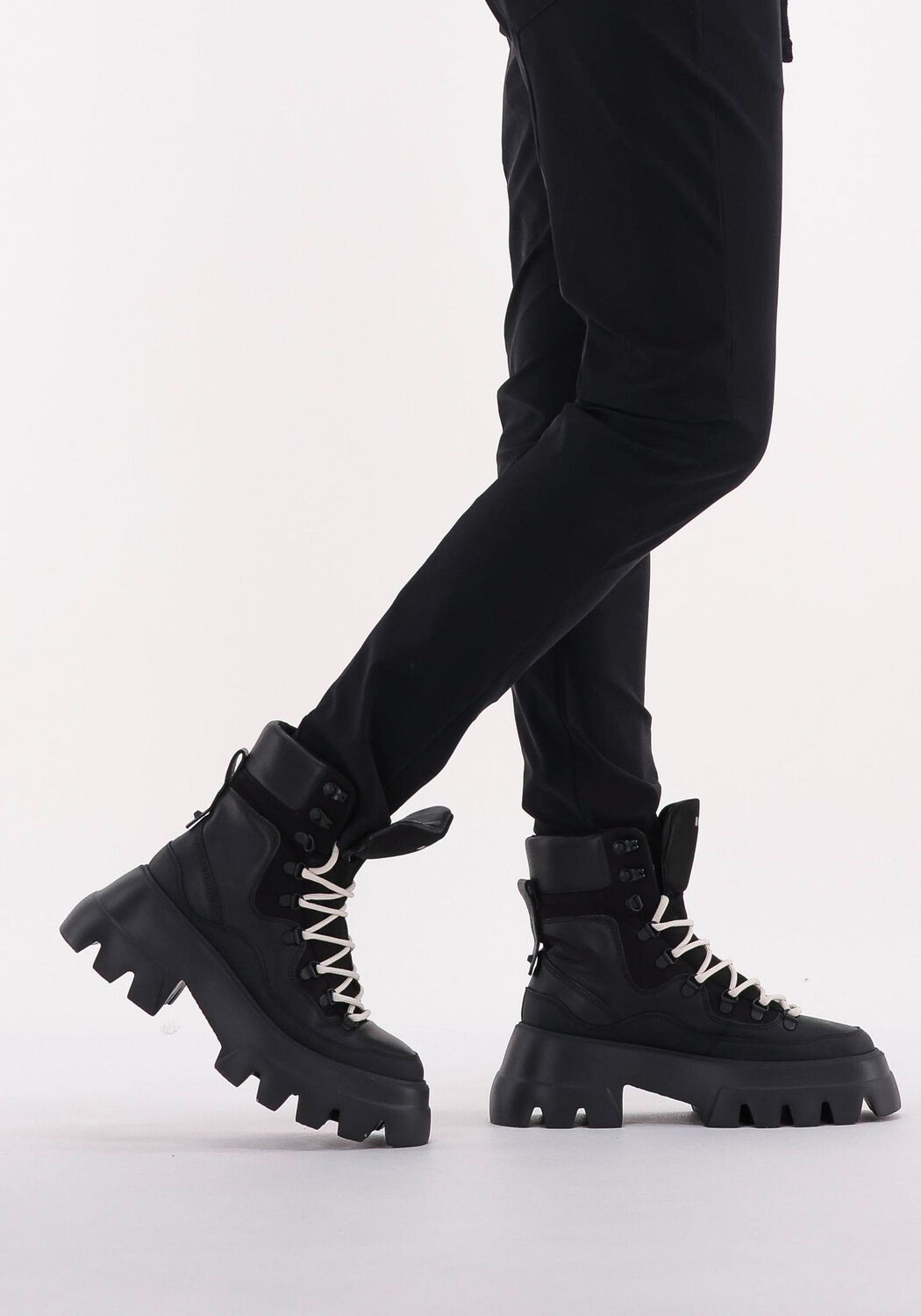 Schwarze NUBIKK Schn&uuml;rboots FLORE MONTAGNE - large