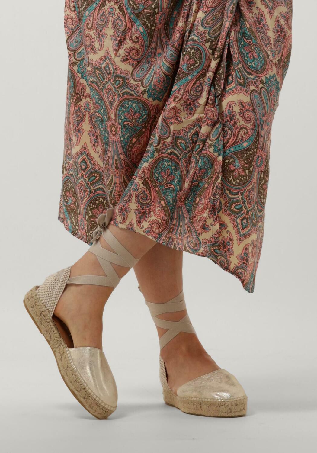 Goldfarbene NOTRE-V Espadrilles DELY23 - large