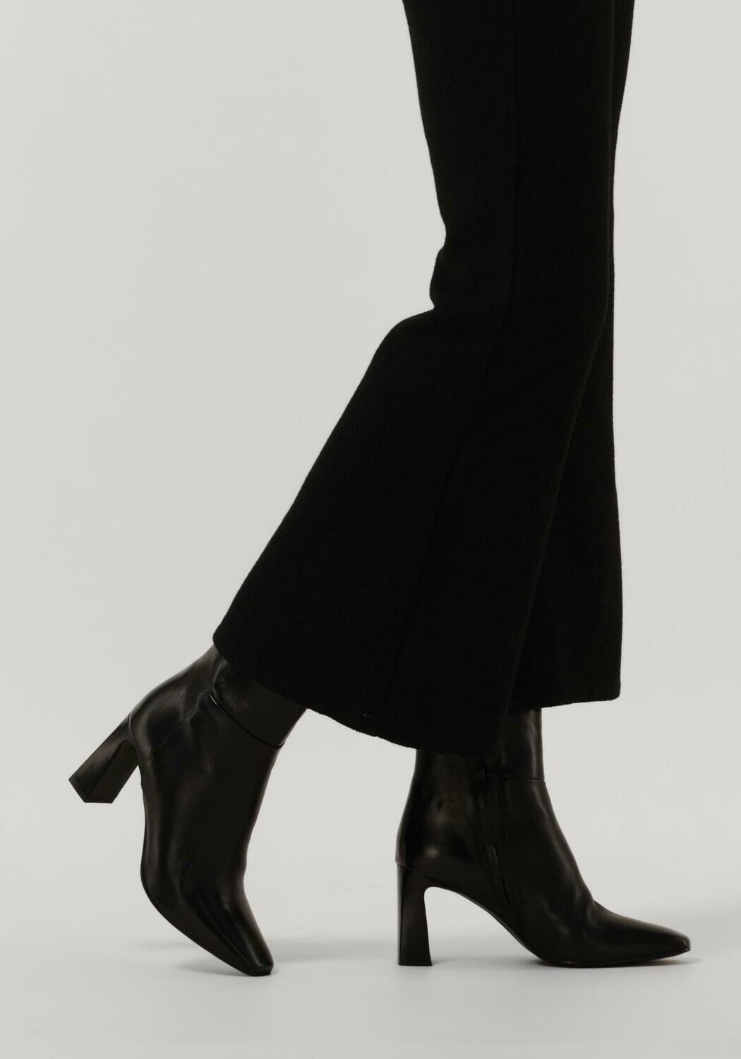 Schwarze NOTRE-V Stiefeletten 50225 - large