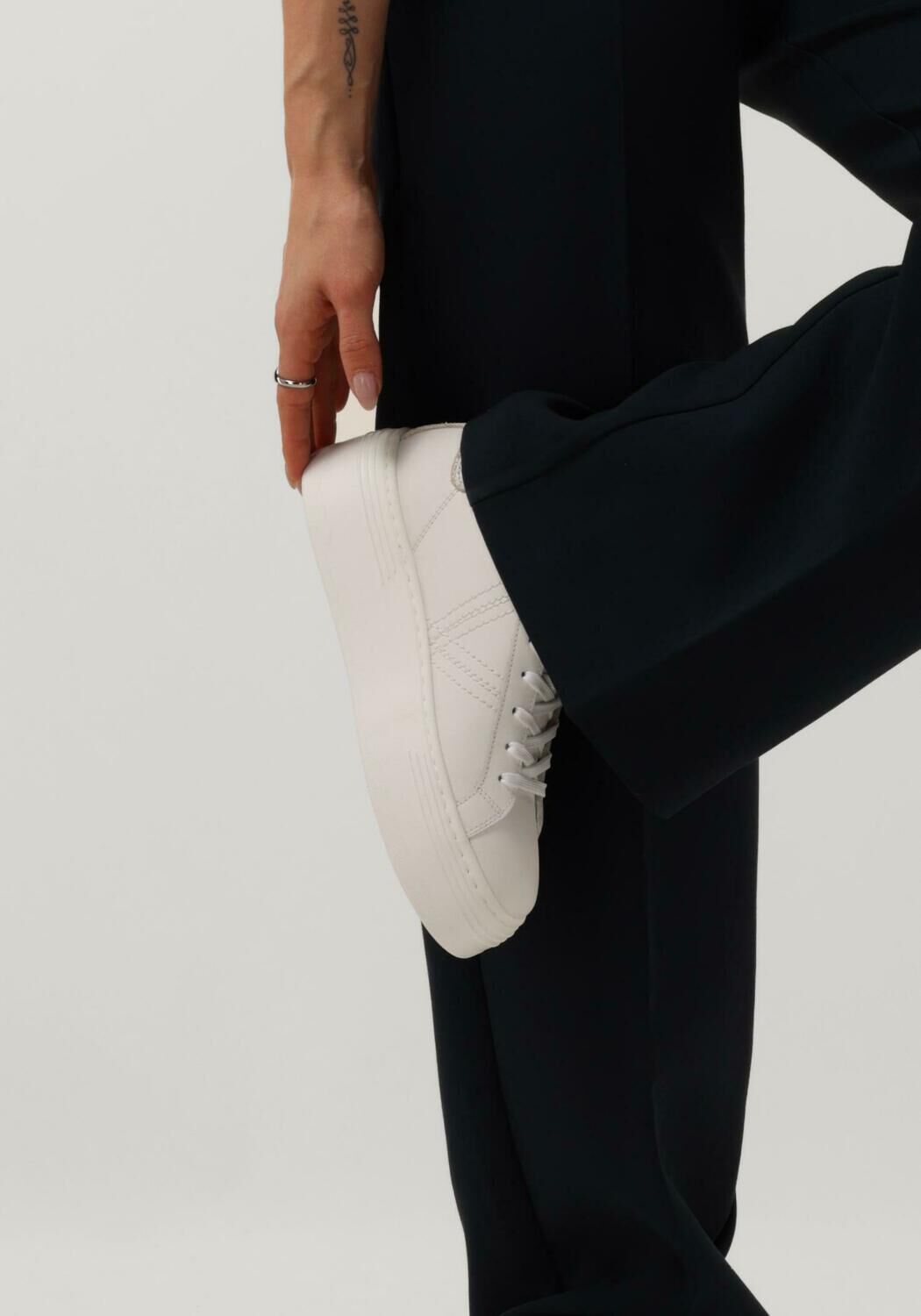 Wei&szlig;e VIA VAI Sneaker Low ISA LAYNE - large