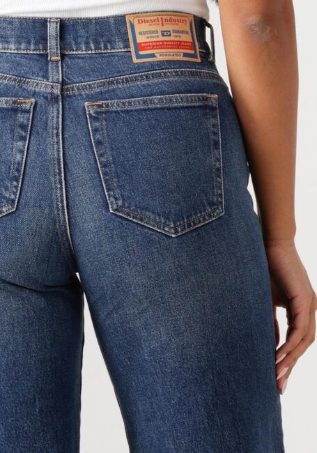 Dunkelblau DIESEL Wide jeans 1978 D-AKEMI - large