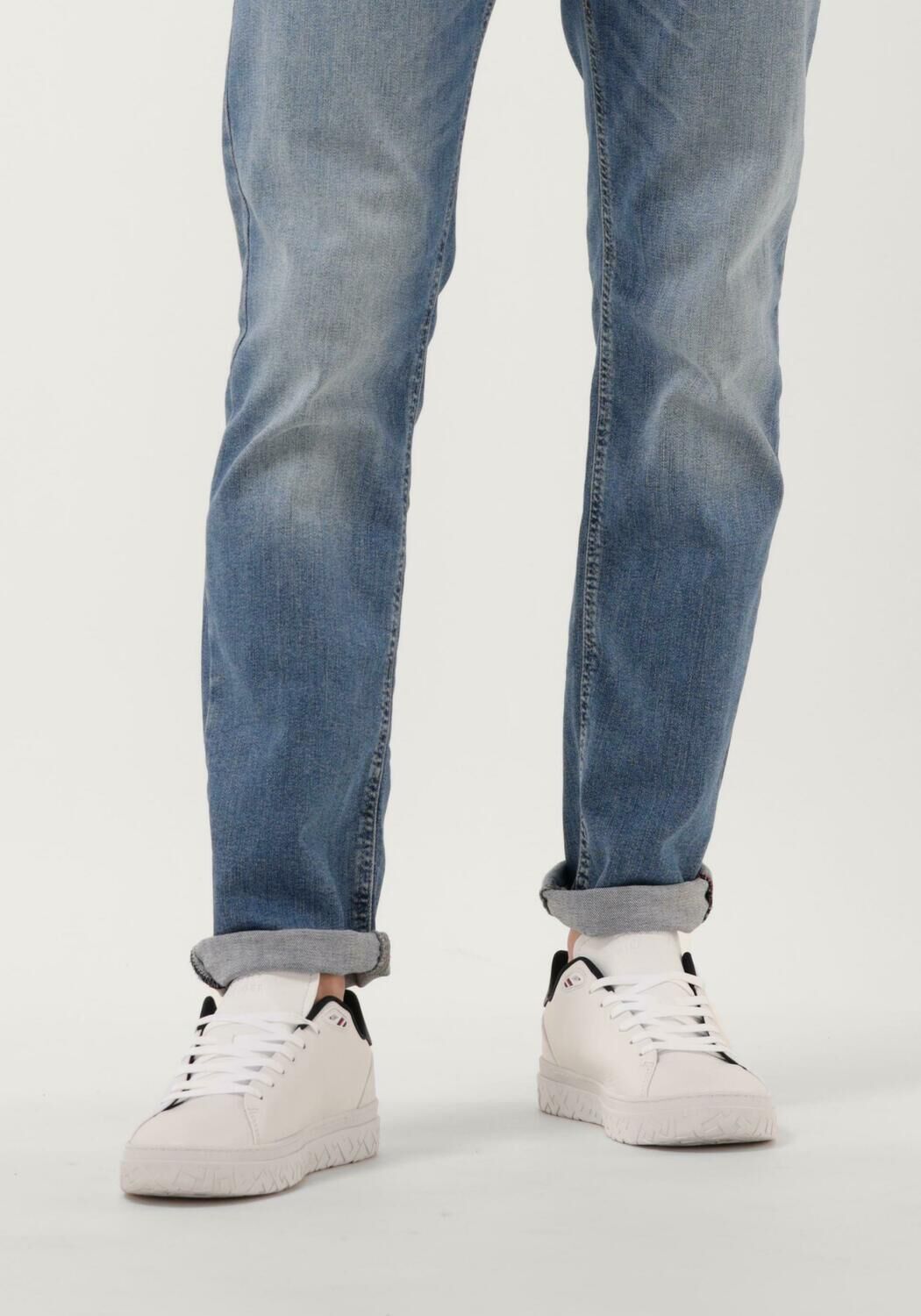 Wei&szlig;e TOMMY HILFIGER Sneaker Low MODERN ICONIC COURT CUP - large