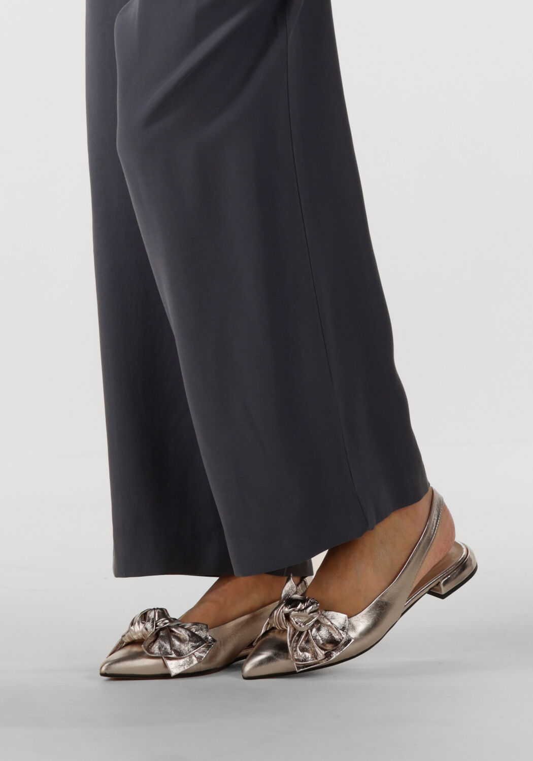 Goldfarbene NOTRE-V Slingbacks 43251 - large