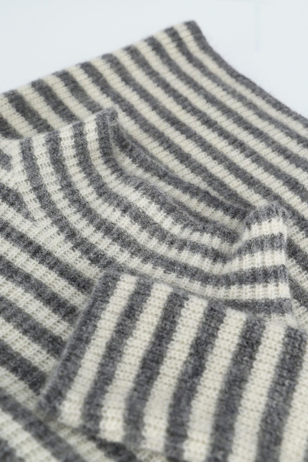 Graue DRYKORN Rollkragenpullover AINARI - large